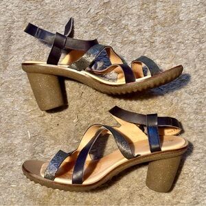 El Naturalista Black Leather Heels